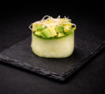 GUNKAN OGÓRKOWY Z TATAREM AWOKADO- 2 szt.