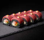 Tartinki z tuńczykiem na czarnym tle 1