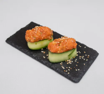 GUNKAN OGÓRKOWY Z TATAREM Z ŁOSOSIA - 2 szt.